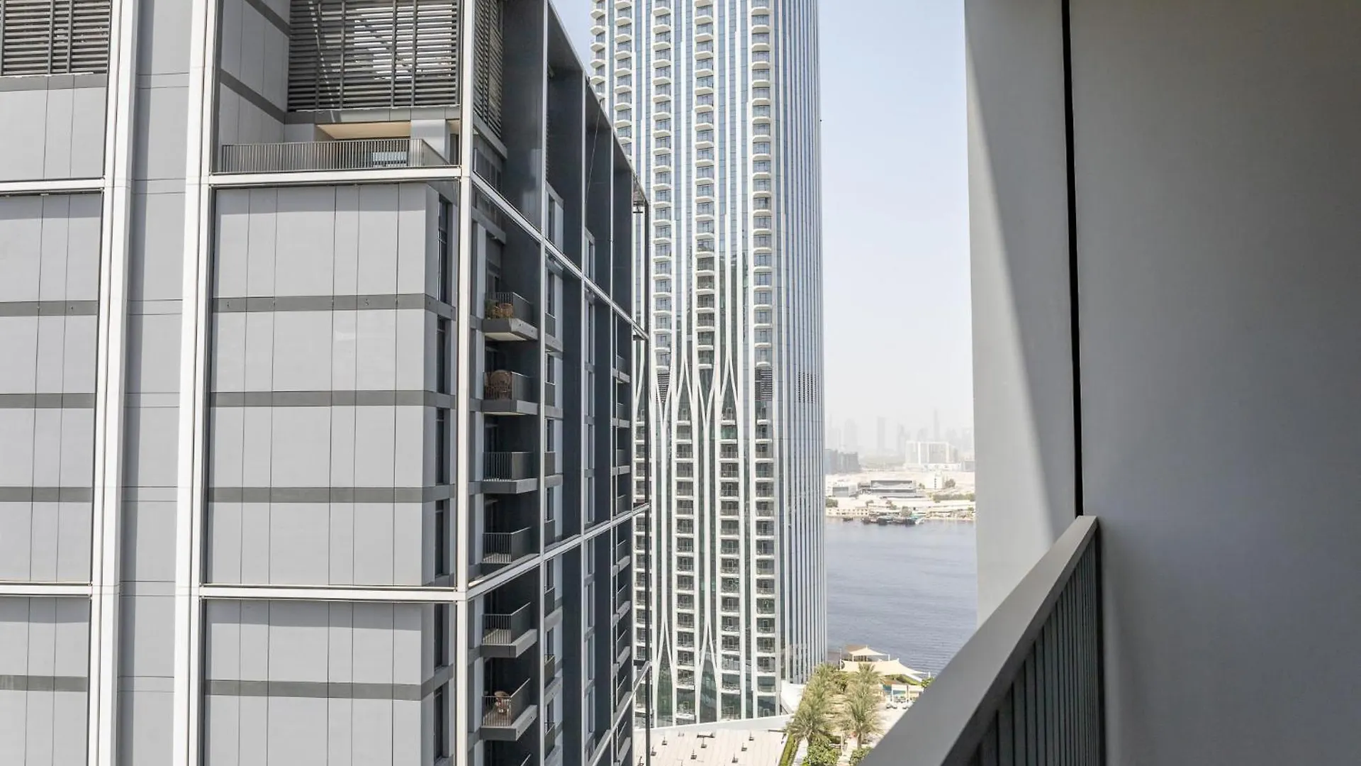 Elegant 1 Bedroom In Creek Edge Dubai Appartement