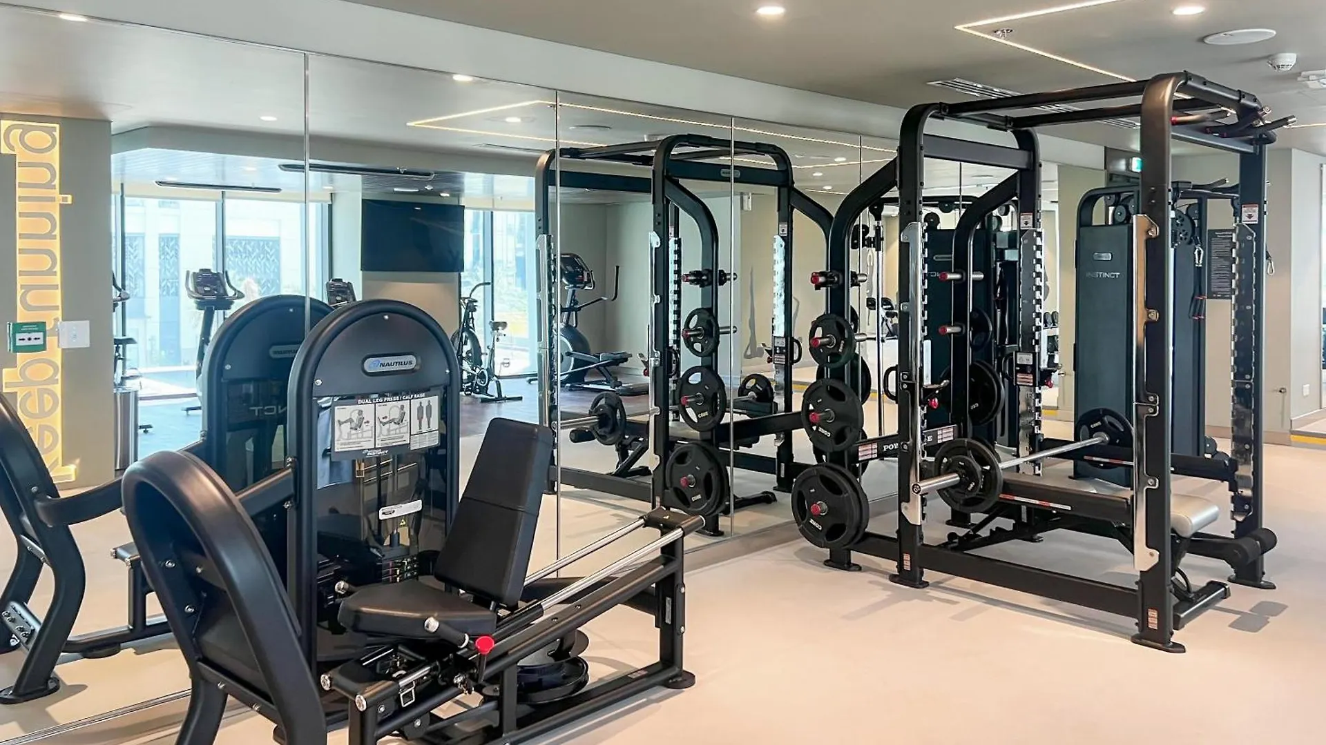 Elegant 1 Bedroom In Creek Edge Dubai Appartement